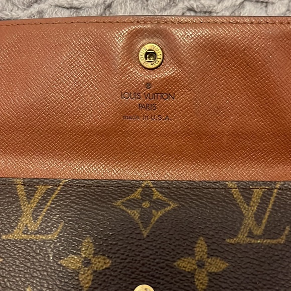 Authentic Louis Vuitton wallet - Picture 5 of 13